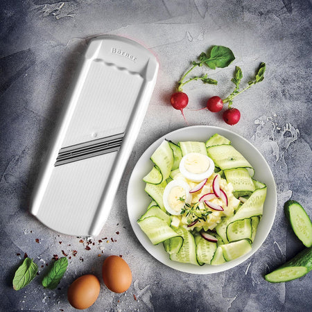 Börner Rebanador de Verduras DesignLine • Cortador de Verduras y Frutas en Rodajas • Ideal para Pepinos, Col y Más • Mandolina Hecha en Alemania (Blanco)